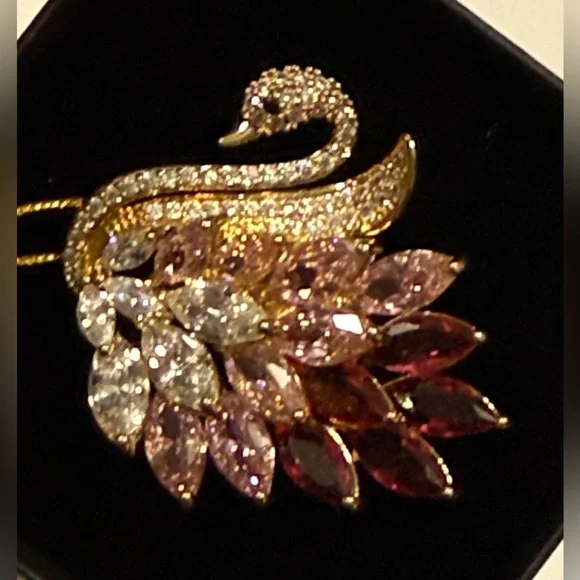Elegant Adjustable Swan Ring with Pink and Gold Accents by Eyecandy - Picture 4 of 7